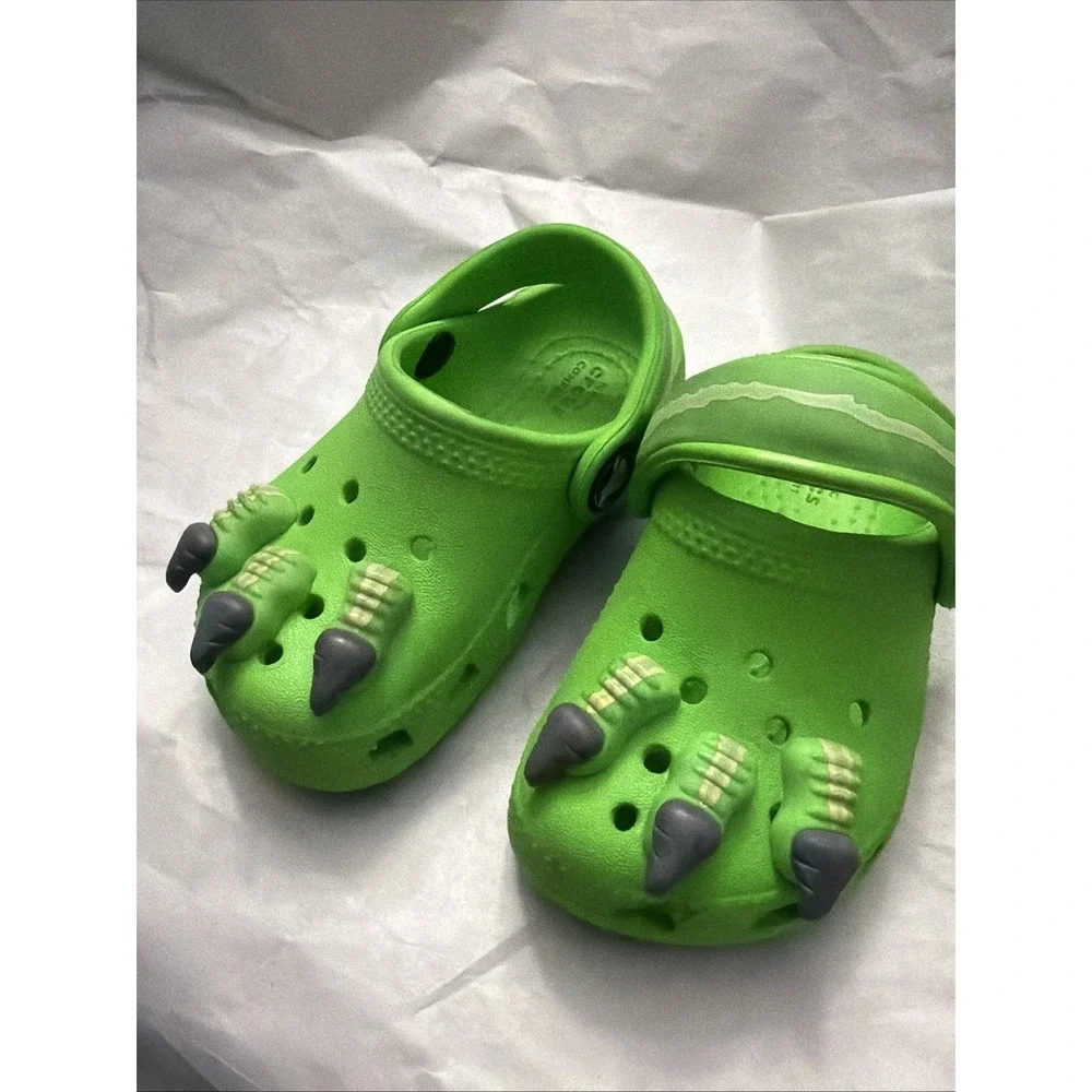 CROCS line green